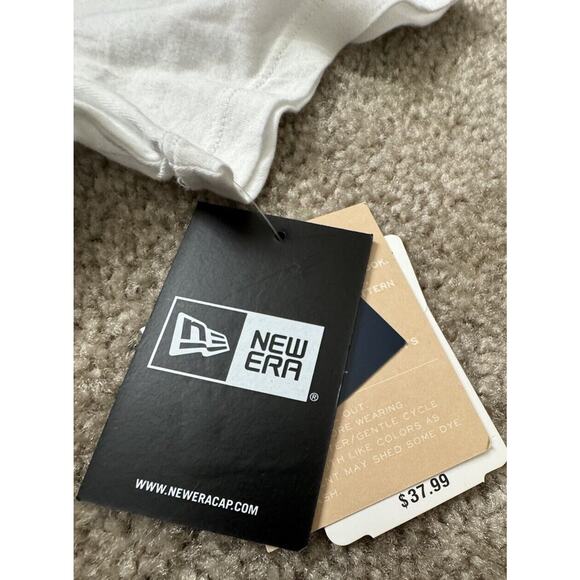 New Era Cleveland Guardian Baseball Ombré Fade T-shirt Women Size Small NEW Nwts - Picture 9 of 11